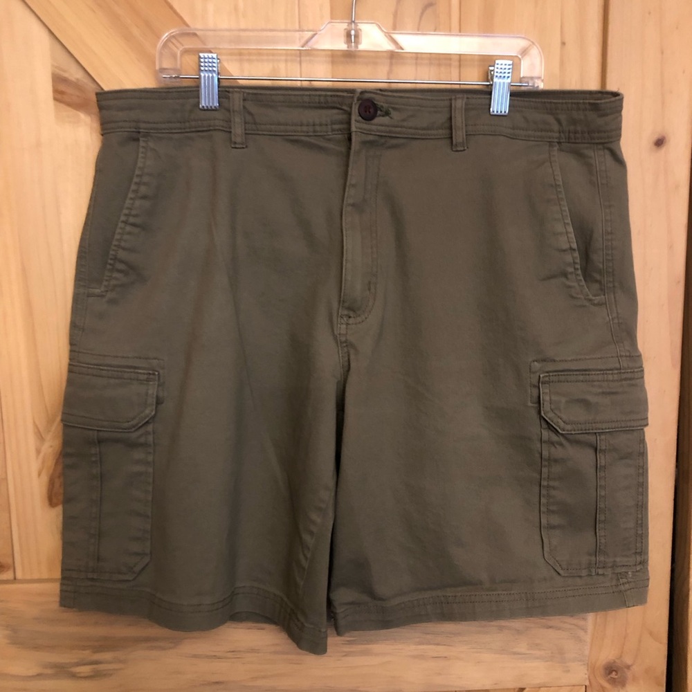 Men's Cargo Shorts in Olive Green - Classic Pocket Utility
